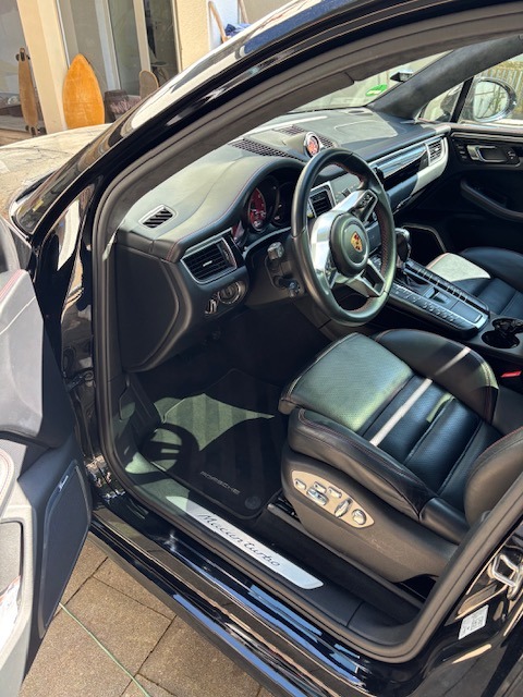 Frisch aufbereiteter Porsche Macan Innenraum durch ASW Interieur Care